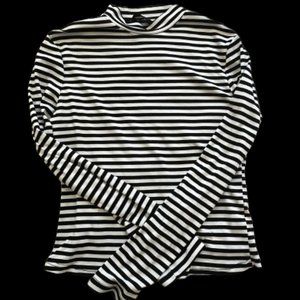 Black & White Turtleneck Long-Sleeve